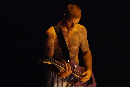 Justin Bieber xăm hình vợ lên lưng?