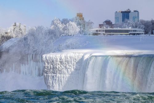 Cảnh thác Niagara đóng băng hiếm có nhìn từ trên cao