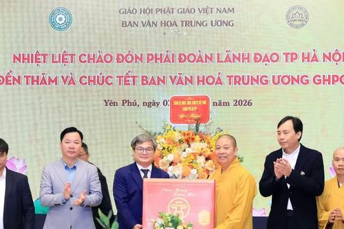 Phó Chủ tịch UBND Thành phố Hà Nội Trương Việt Dũng thăm, chúc Tết cơ sở tôn giáo, doanh nghiệp