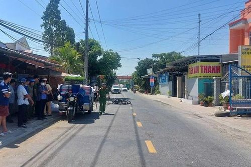Đồng Tháp: 2 học sinh điều khiển xe đạp điện tử vong do va chạm với ô-tô, xe máy