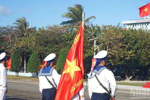 Vững tin theo Đảng, Trường Sa hiên ngang vượt sóng gió