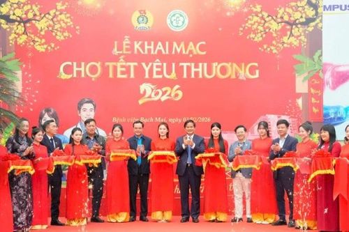 'Chợ Tết yêu thương' tiếp thêm nghị lực người bệnh nghèo