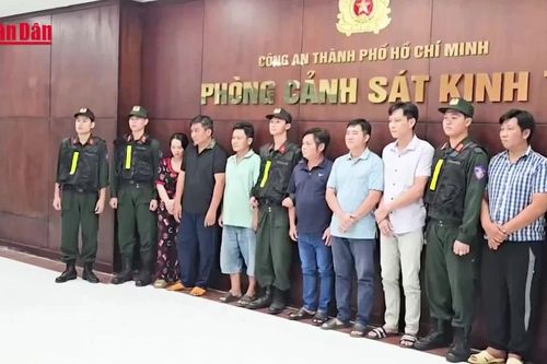 Triệt phá đường dây sản xuất, tiêu thụ xăng RON A95 giả tại TP Hồ Chí Minh