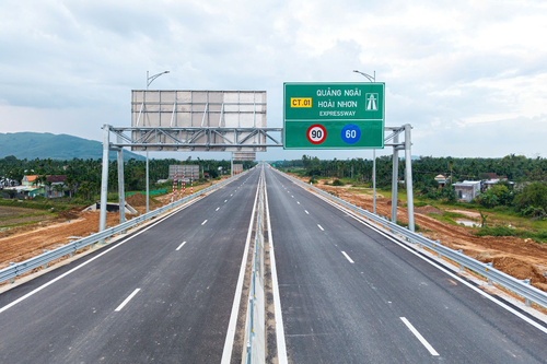 Những tuyến cao tốc 'ngóng' đưa vào khai thác để kịp phục vụ Tết