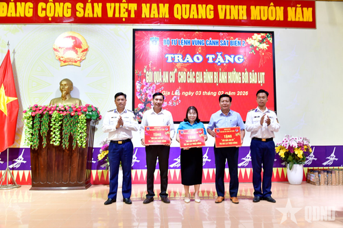 Nhiều phần quà thiết thực tặng người dân trong chương trình 'Đông ấm - Xuân yêu thương'