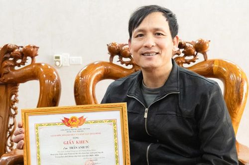 Bố của thủ khoa Trần Anh Tú: 'Tính con ham học, kỷ luật cao, bố mẹ thường nhắc con học vừa thôi, giữ sức khỏe'