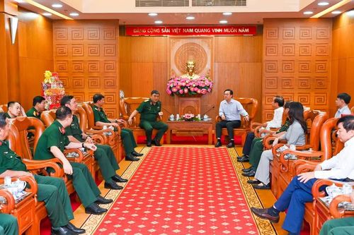 Lãnh đạo Quân khu 7 thăm, chúc tết Đảng bộ TPHCM