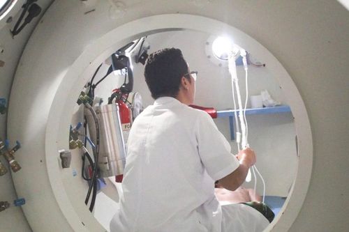 Lặn sâu, ngư dân giảm áp cấp tính đe dọa tính mạng được cứu sống ngoạn mục