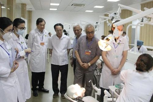 Gắn kết chặt chẽ giữa nhà trường với bệnh viện trong đào tạo nhân lực y tế