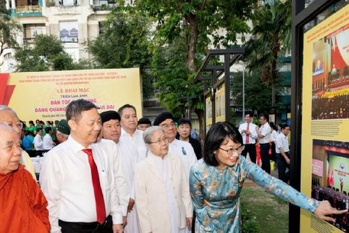 Hơn 190 hình ảnh đặc biệt tại triển lãm về Đảng, Bác Hồ và TP.HCM thời kỳ đổi mới
