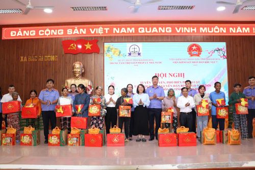 Khánh Hòa: Tuyên truyền, phổ biến pháp luật và tặng quà Tết cho bà con xã Bắc Ái Đông