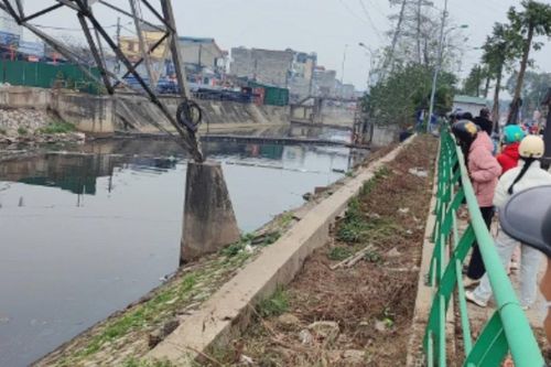 Hà Nội: Phát hiện thi thể người nổi trên sông Tô Lịch