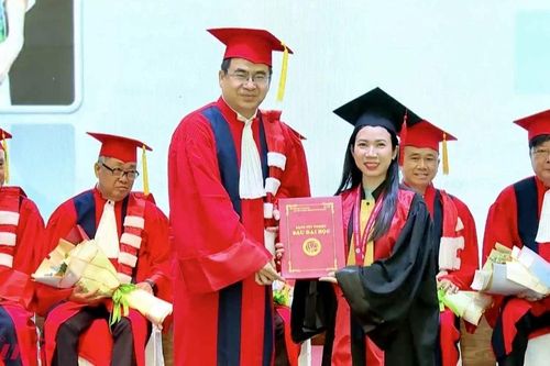 Rộ quảng cáo ôn thi bác sĩ nội trú, ĐH Y Dược TPHCM cảnh báo