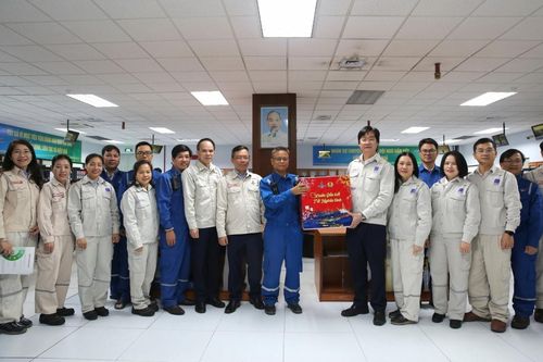 Công đoàn Petrovietnam thăm hỏi, chúc Tết người lao động BSR