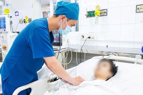 Nam sinh đang học bỗng khó thở, rơi vào nguy kịch bởi bệnh hiếm gặp