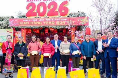 Bí thư Tỉnh ủy Nguyễn Khắc Thận thăm, chúc Tết đồng bào, cán bộ, lực lượng vũ trang khu vực miền núi