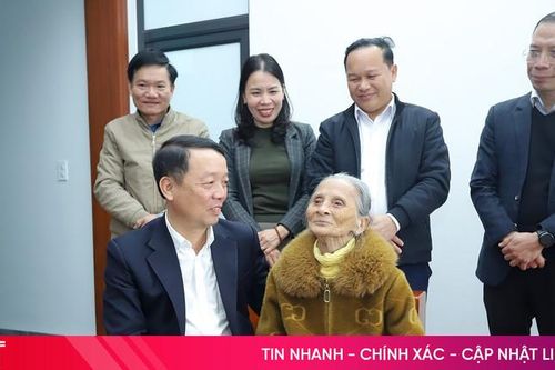 Lãnh đạo tỉnh tri ân gia đình chính sách, tặng quà người cao tuổi