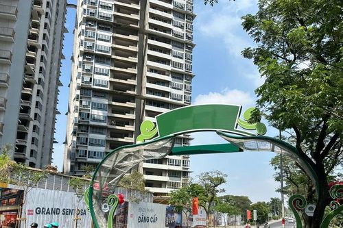 Cổng chào 1,6 tỷ đồng: 'mọc rồi dỡ' hay được hợp thức hóa?