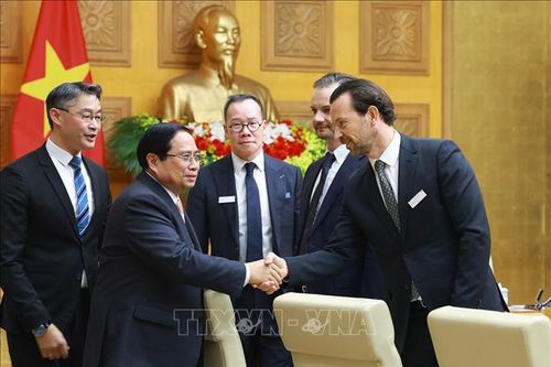 Thủ tướng Phạm Minh Chính làm việc với Đoàn các doanh nghiệp Thụy Sĩ và châu Âu