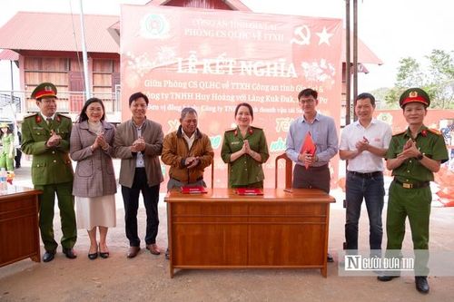 Gia Lai: Công an kết nghĩa cùng buôn làng, mang Tết sớm lên dân bản ở Đak Pơ