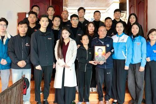 Trao di ảnh liệt sĩ, tiếp nối giá trị cao đẹp của lịch sử dân tộc