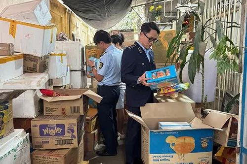 Đà Nẵng: Phát hiện nhiều cơ sở cất giấu thực phẩm kém chất lượng để bán Tết
