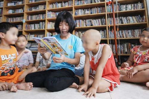 Người giữ những 'trang đời' dang dở của các em bé ung thư
