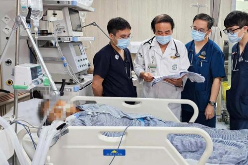 'Bài toán' đầu tư nguồn lực để miễn viện phí toàn dân