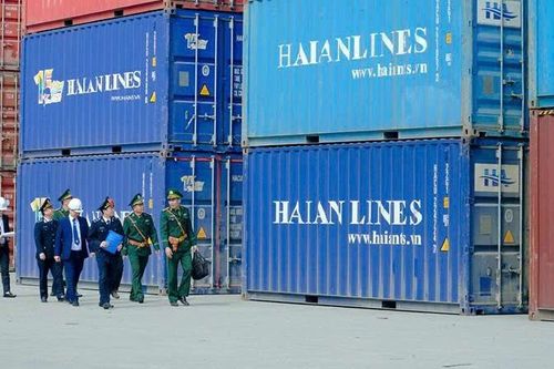 Giữ vững an ninh cảng biển, cửa khẩu thúc đẩy giao thương dịp tết
