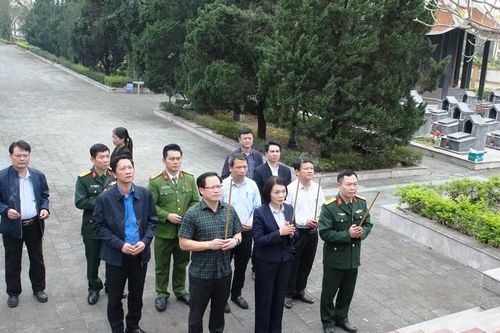 Phó Chủ tịch Thường trực Ủy ban MTTQ tỉnh kiểm tra đời sống và sản xuất của người dân một số địa phương, đơn vị