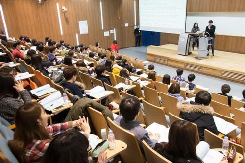 Quy định mới về việc xóa, miễn chi phí bồi hoàn học bổng