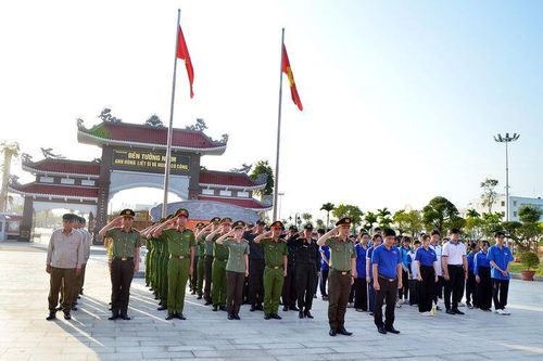 Tuổi trẻ chọn cách cống hiến