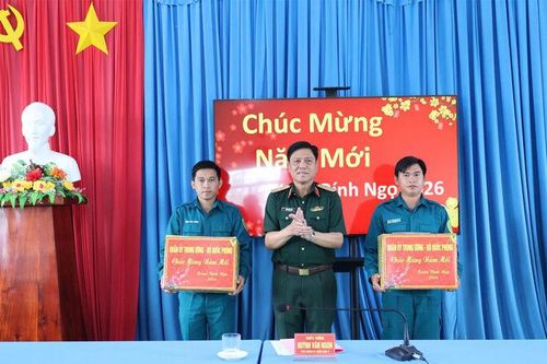 Bộ Tư lệnh Quân khu 9 chúc tết Ban Chỉ huy Quân sự ba xã, phường Tịnh Biên, Ba Chúc và Vĩnh Gia