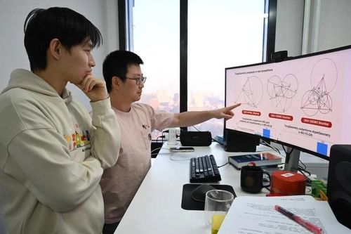 Trung Quốc phát triển hệ thống AI tổng quát đầu tiên trên thế giới tự động ra đề và giải đề Toán