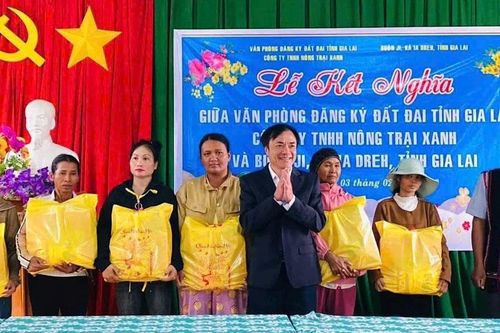 Văn phòng đăng ký đất đai tỉnh Gia Lai kết nghĩa với buôn Ji