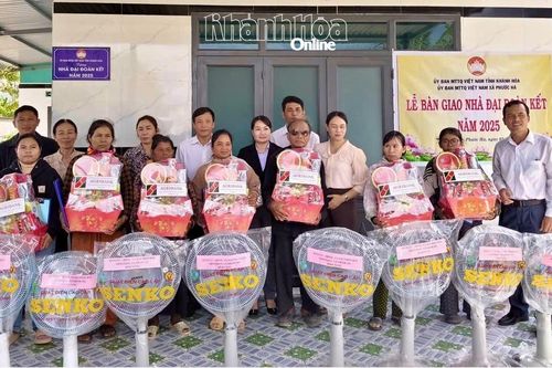 Xã Phước Hà bàn giao 18 căn nhà Đại đoàn kết cho hộ nghèo