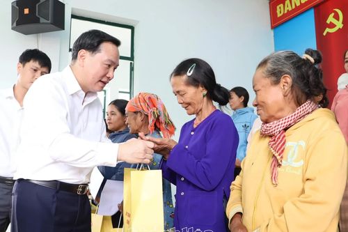 Phó Bí thư Thường trực Tỉnh ủy Hồ Xuân Trường thăm, chúc Tết hộ chính sách trên địa bàn các xã Bác Ái và Bác Ái Đông
