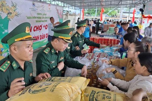 Bộ đội Biên phòng tỉnh Khánh Hòa phối hợp tổ chức 'Phiên chợ 0 đồng - Ấm tình quân dân' tại phường Đông Ninh Hòa