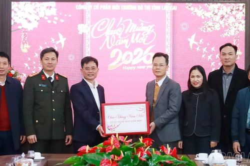 Phó Chủ tịch UBND tỉnh Nguyễn Thành Sinh thăm, tặng quà Tết một số cơ sở, doanh nghiệp