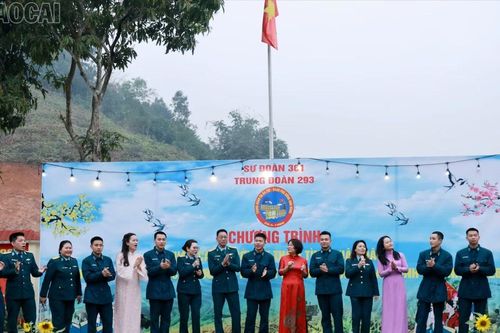'Thắm tình quân dân' trong Chương trình 'Xuân canh trời' của Trung đoàn 293
