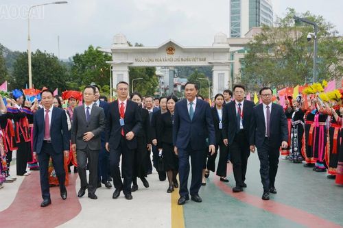 Đoàn đại biểu Đảng, chính quyền tỉnh Lào Cai xuất cảnh tham dự chương trình Chào Xuân qua biên giới