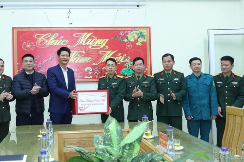 Phó Chủ tịch Thường trực UBND tỉnh Nguyễn Thế Phước thăm, tặng quà Tết tại xã Bảo Yên