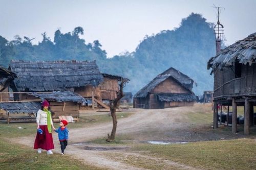 Bản Tà Phình: Ngôi làng Đá Dựng hoang sơ tại Mộc Châu cho kỳ nghỉ cuối tuần