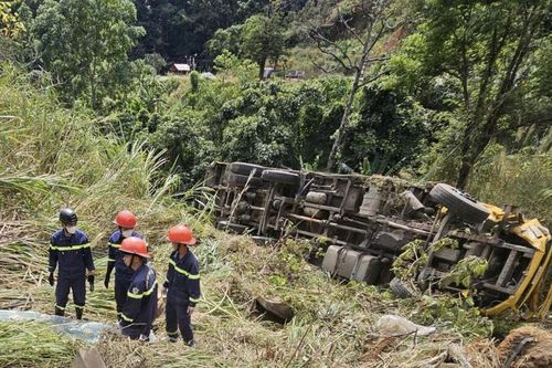 Xe tải lao xuống vực đèo Bảo Lộc, tài xế tử vong tại hiện trường