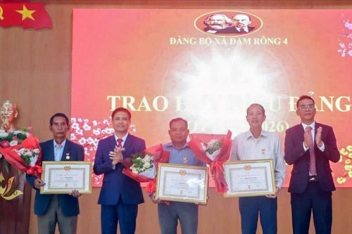 Xã Đam Rông 4 gặp mặt kỷ niệm 96 năm Ngày thành lập Đảng Cộng sản Việt Nam