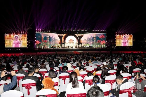 Chương trình nghệ thuật đặc biệt với chủ đề 'Đón ánh bình minh' kỷ niệm 96 năm Ngày thành lập Đảng Cộng sản Việt Nam, chào mừng thành công Đại hội XIV của Đảng