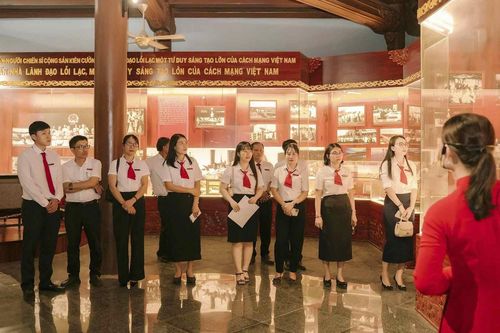 Kết nạp Đảng ở 'địa chỉ đỏ'