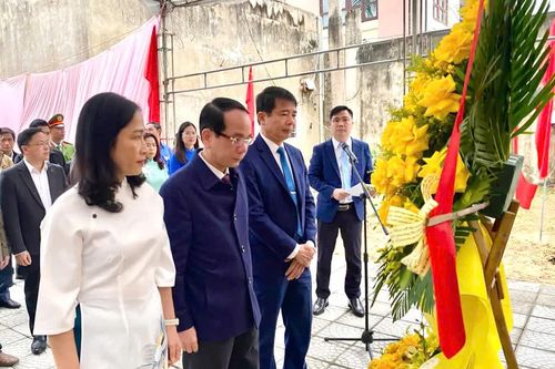 Đảng ủy phường Đồng Hới: Dâng hoa tại Bia di tích lịch sử 'Chi bộ phố'