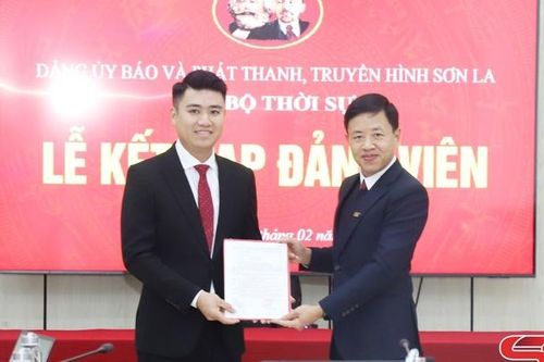 Lễ kết nạp đảng viên tại Đảng bộ Báo và Phát thanh, truyền hình Sơn La