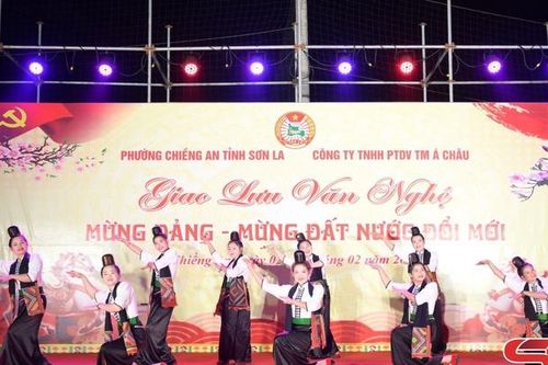 Giao lưu văn nghệ mừng Đảng, mừng Xuân